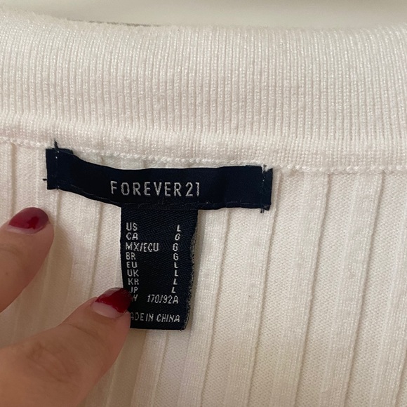 White Ribbed Collared Button-Up Cardigan - Picture 2 of 5